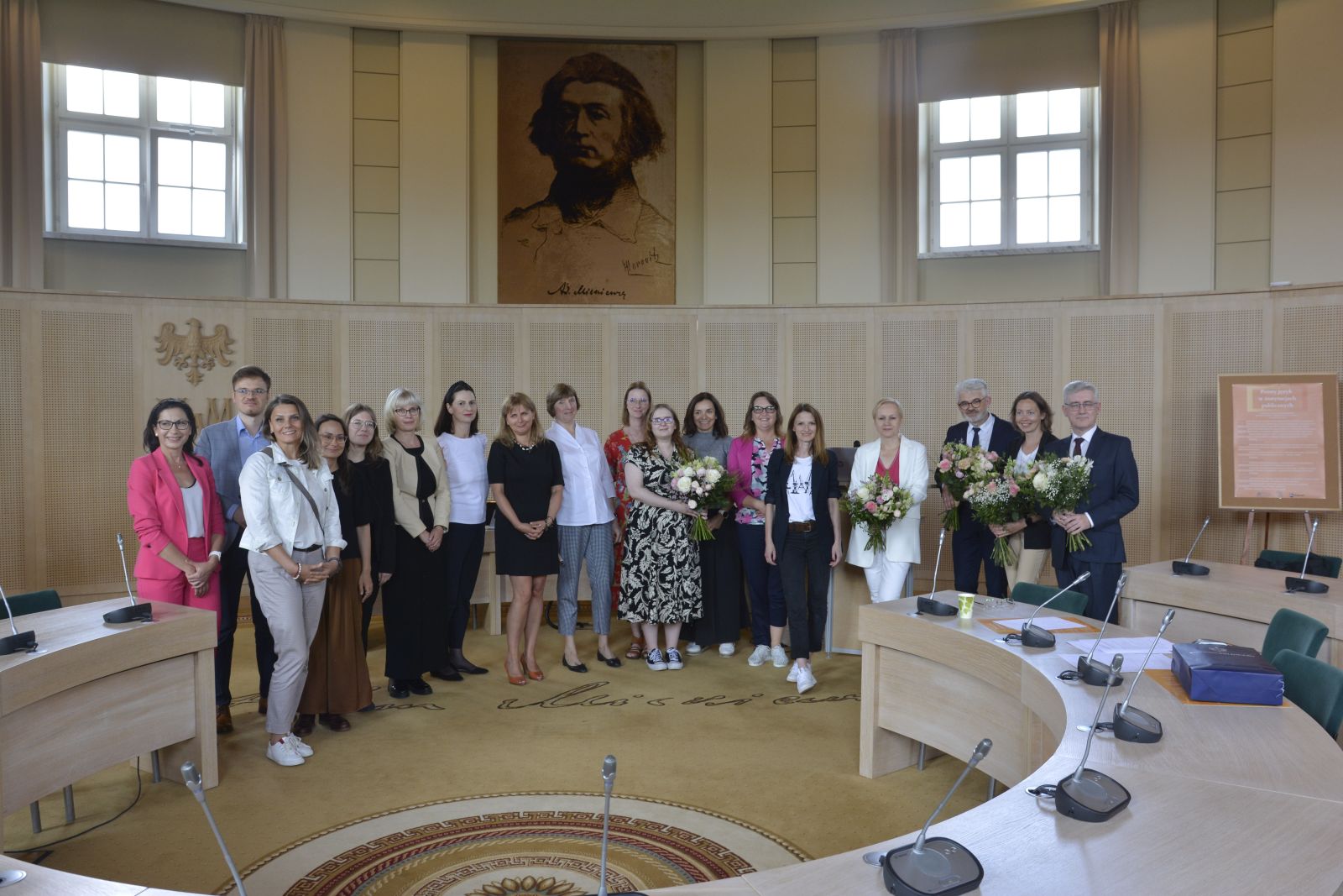 Uczestnicy konferencji z wykładowcami i prodziekanem ds. nauki prof. Jerzym Borowczykiem.