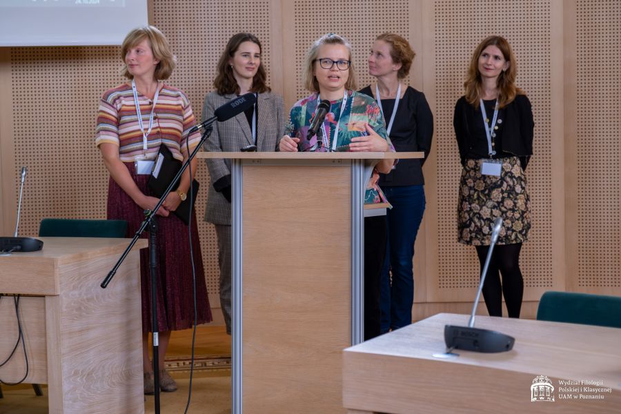 Organizatorki konferencji otwierają obrady.