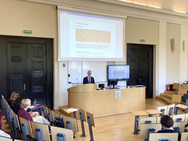 Prof. Jarosław Liberek przemawia w Sali Śniadeckich do uczestników konferencji.