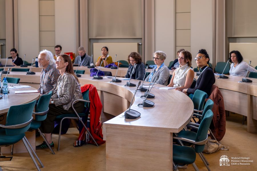 Publiczność w Salonie Mickiewicza, słuchająca wystąpień.