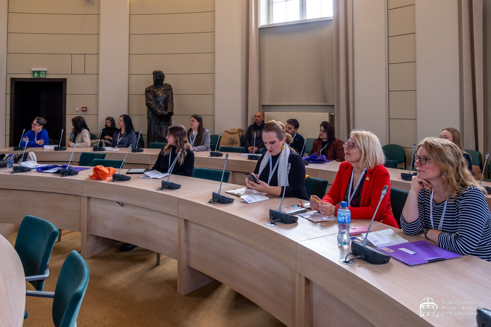 Publiczność w Salonie Mickiewicza, słuchająca wystąpień.