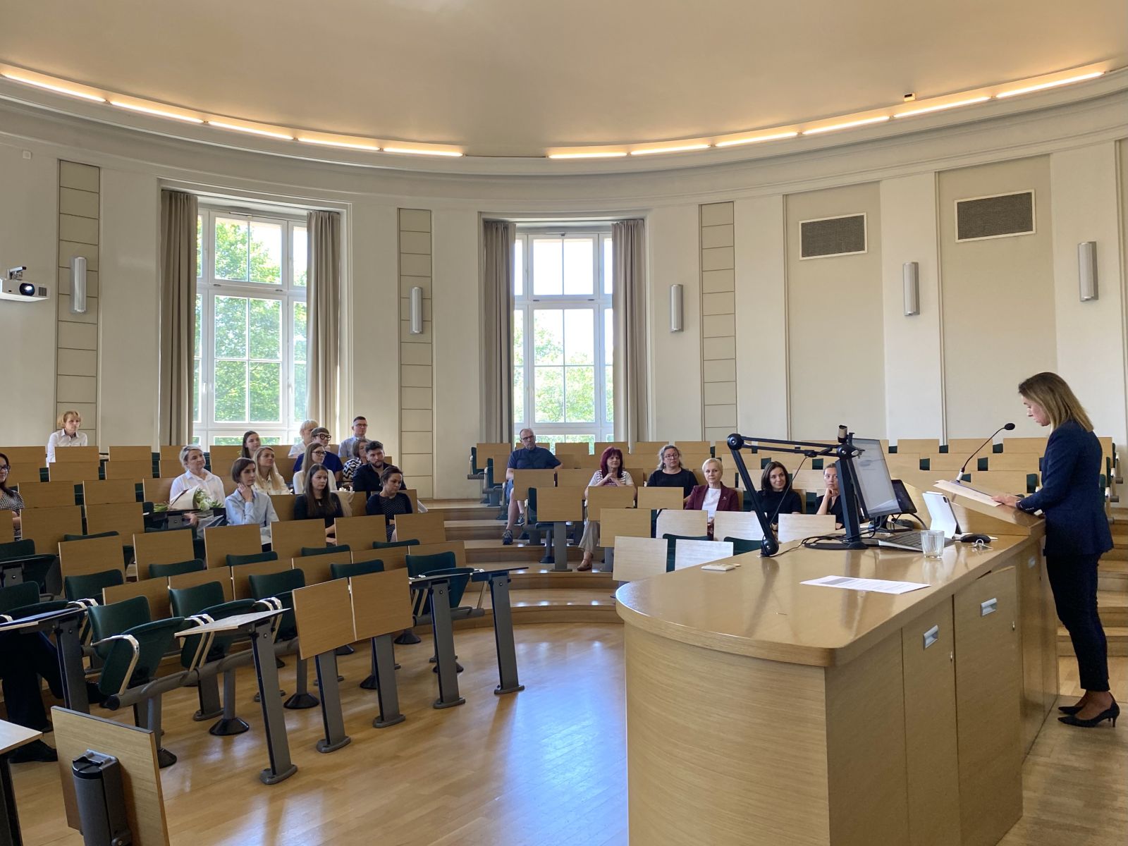 Uczestnicy konferencji w Sali Śniadeckich słuchają jednego z wystąpień.