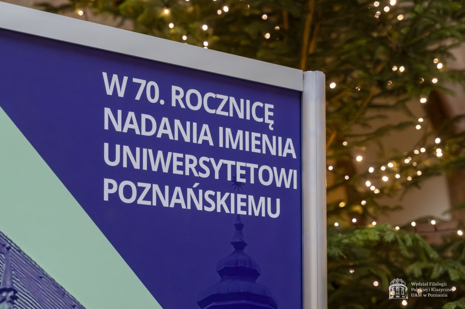 Fragment wystawy - tablica z napisem 