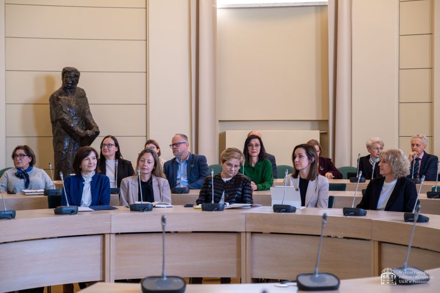 Uczestnicy spotkania zgromadzeni w Salonie Mickiewicza pod Kopułą.