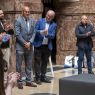 Zgromadzeni oklaskują prof. Rafała Dymczyka, honorowego konsula Bułgarii.