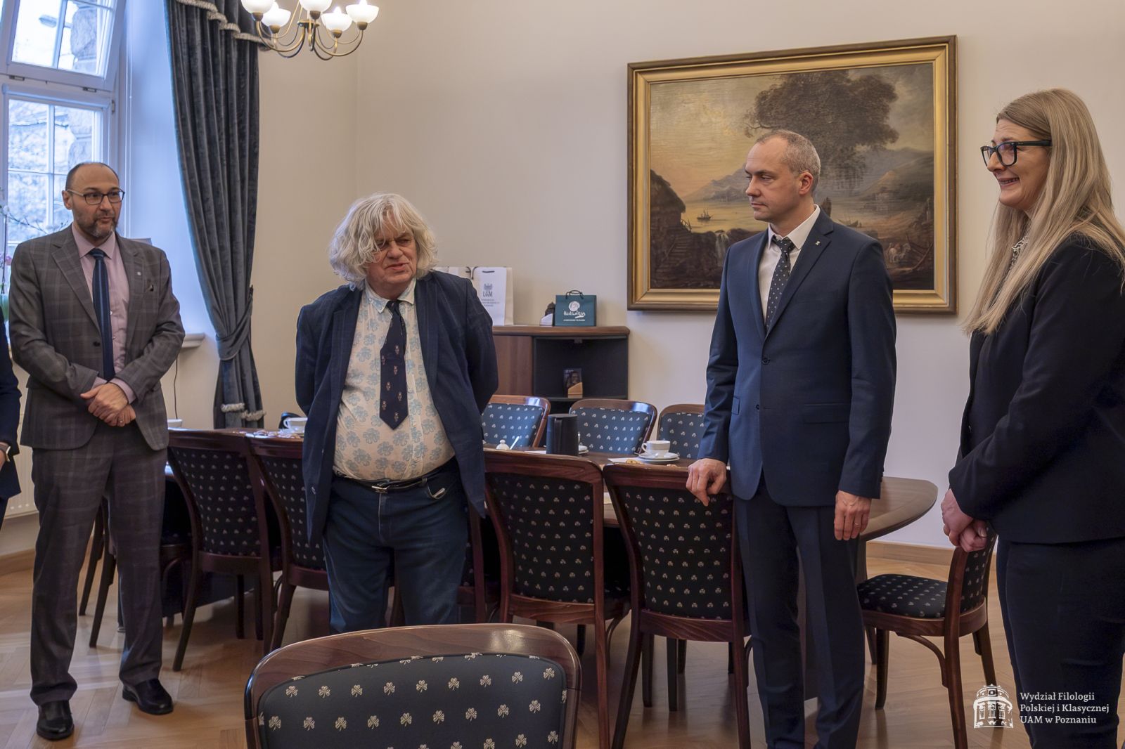 Prorektor UAM Zbyszko Melosik wita gości.