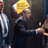 Prof. Jazdon i prof. Kaźmierczak witają gości przybyłych na premierę.