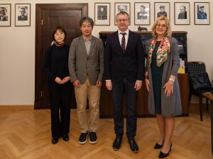 Wizyta japońskich slawistów, prof. Motoki Nomachiego i prof. Hikaru Ogury, na WFPiK