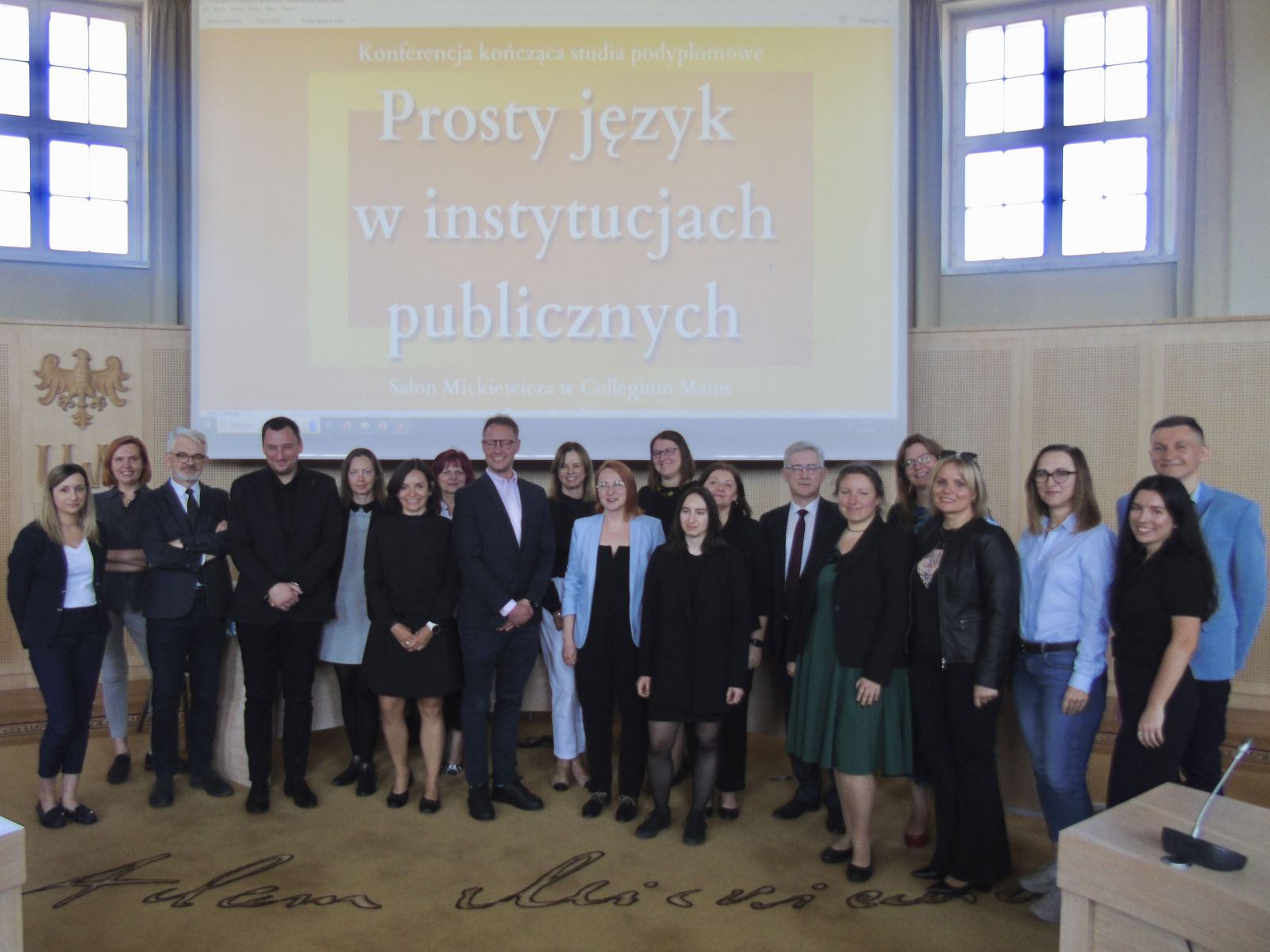 Zdjęcie zbiorcze 20 osób, uczestników konferencji.