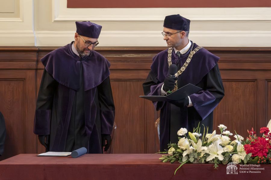 Dziekan WFPiK wita Prodziekana ds. współpracy międzynarodowej prof. Konrada Dominasa.