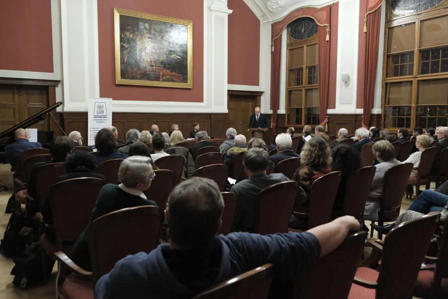 Przemówienie Dziekana WFPiK i zgromadzona publiczność.