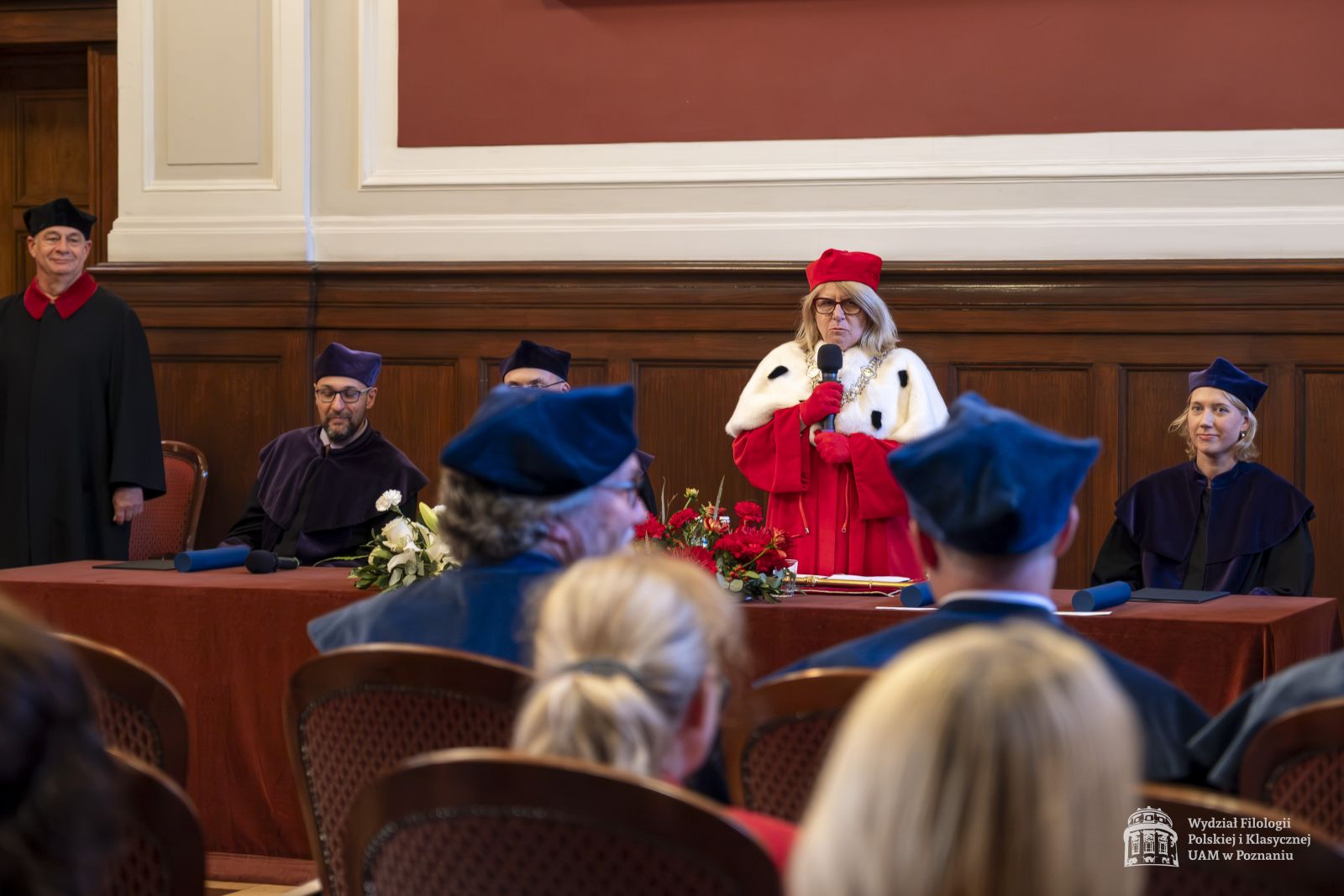 Jej Magnificencja Rektor UAM przemawia w Auli Lubrańskiego.
