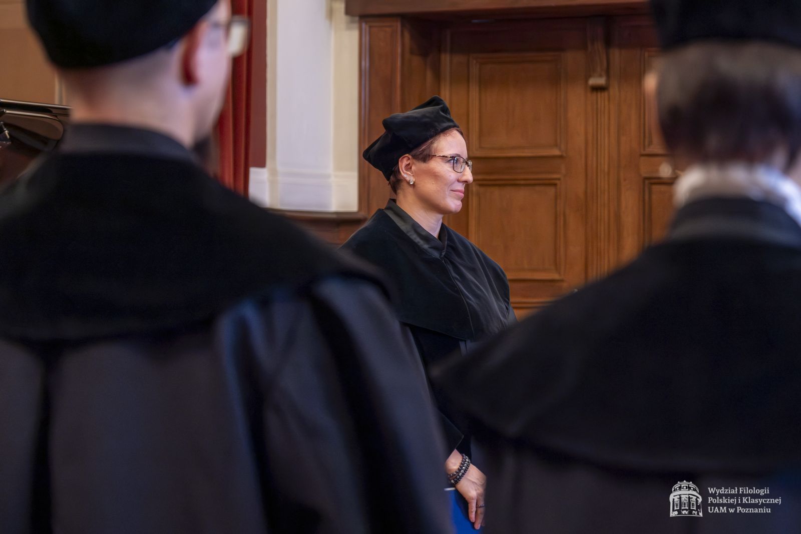 Doktor habilitowana Monika Błaszczak-Stachowiak w otoczeniu doktorów.